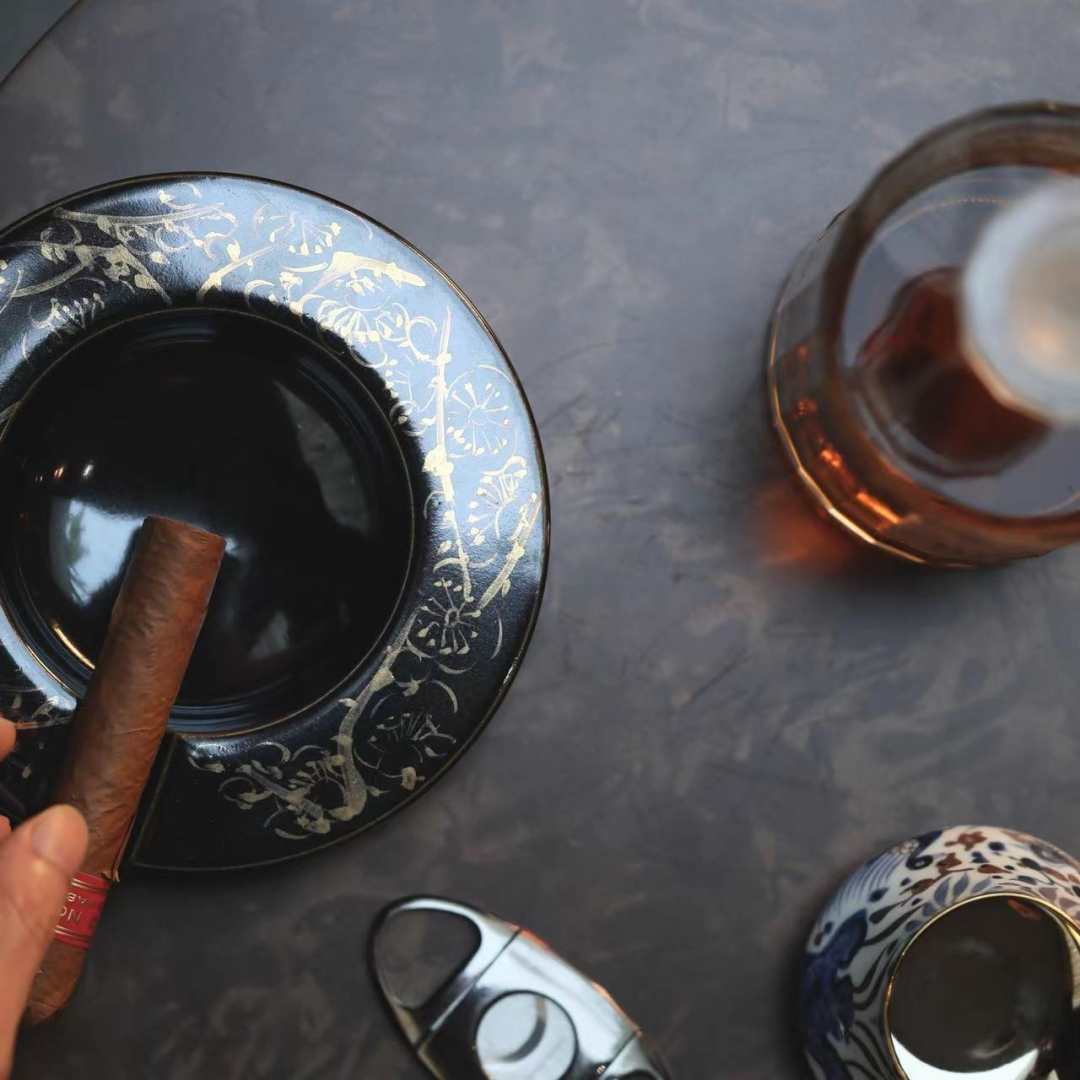 Black and gold cigar ashtray