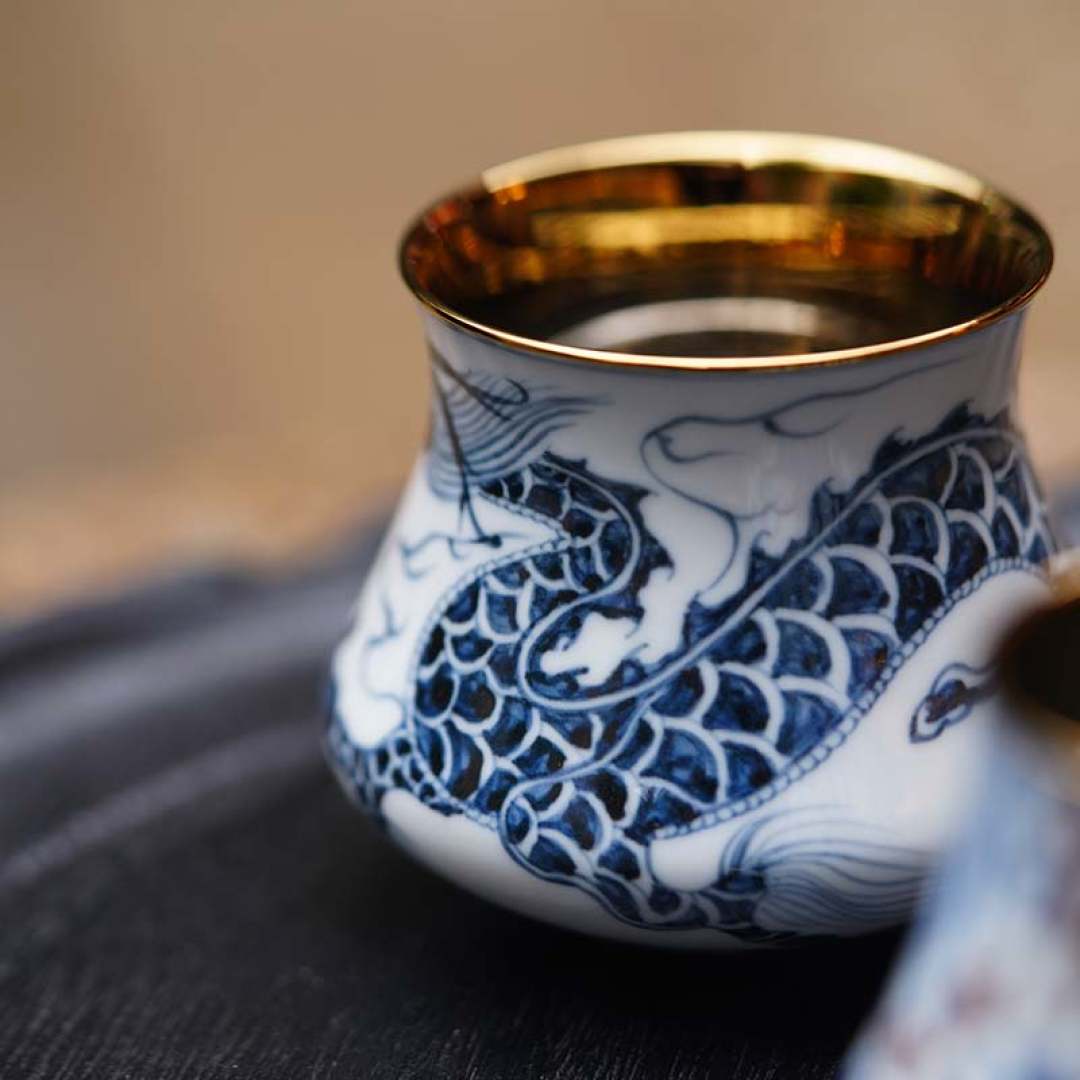 [Having Spirit] · Blue and White Auspicious Dragon Pattern Tasting Cup