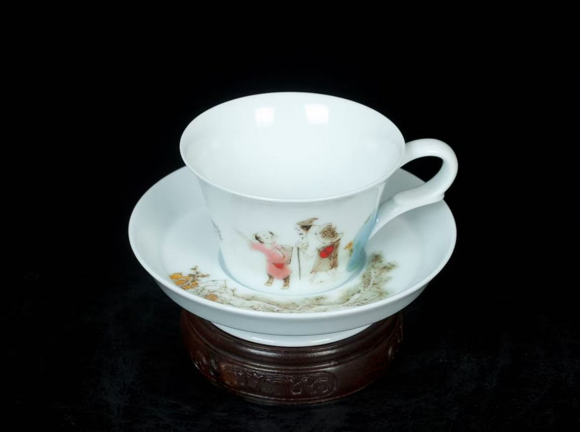 Coffee cup with “A Boy Servant Answered from under a Pine Tree” pattern.