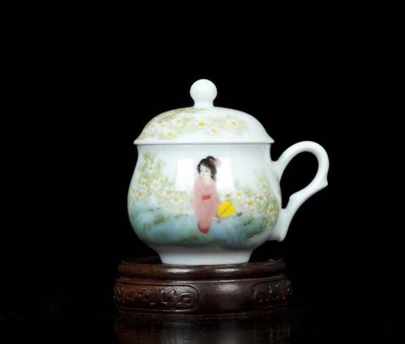 Hand-painted coffee cup with ancient ladies02