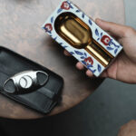 Ancient-inspired blue and white underglaze red peach-shaped cigar ashtray - Image 3