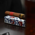 Ancient-inspired blue and white underglaze red peach-shaped cigar ashtray - Image 4