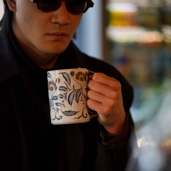 Yuan Dynasty · Large-sized Mug with Blue and White Daisy Petal Pattern