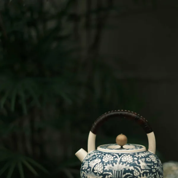 Continuous Success Yurong Teapot