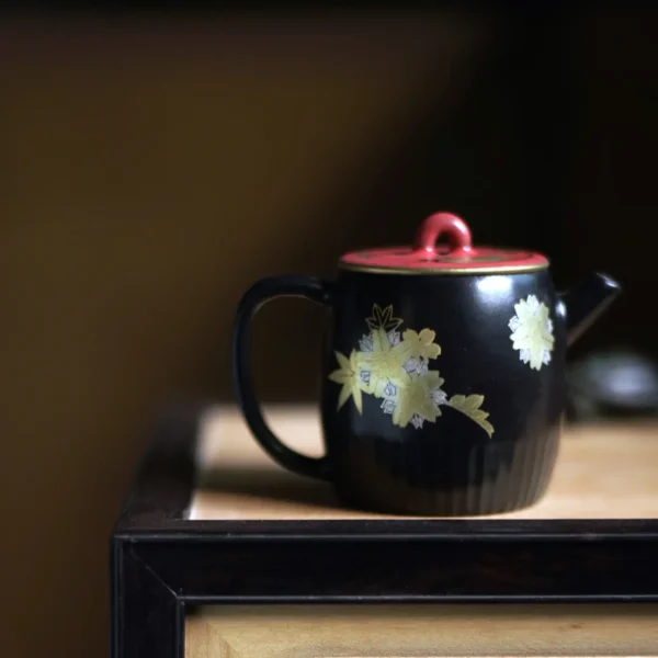 Deep Black Maple Leaf Medallion Flower Leisure Room Small Teapot