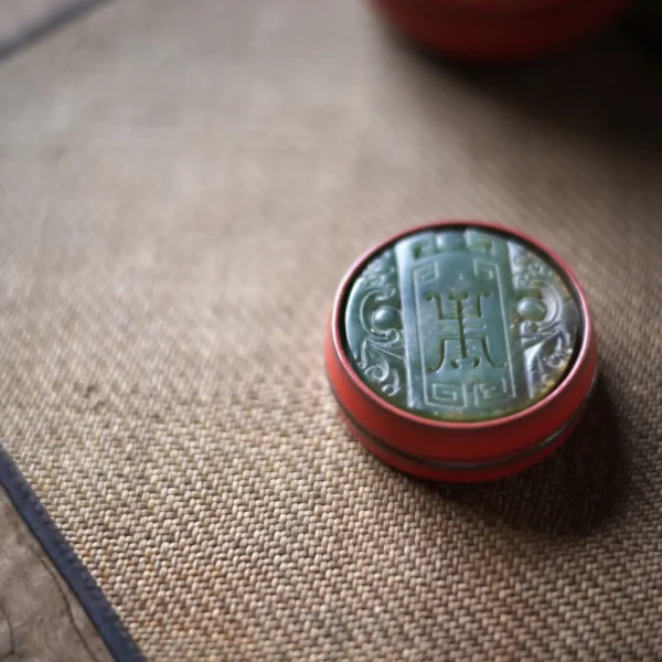 Hawthorn Red Bamboo Joint Jade Lid Rest
