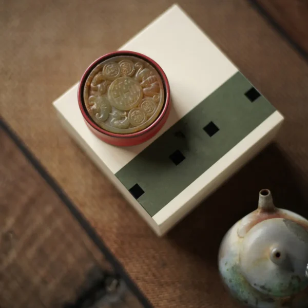 Hawthorn Red Bending Waist Jade Lid Rest