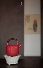 Hawthorn Red First Snow Teapot - Image 3