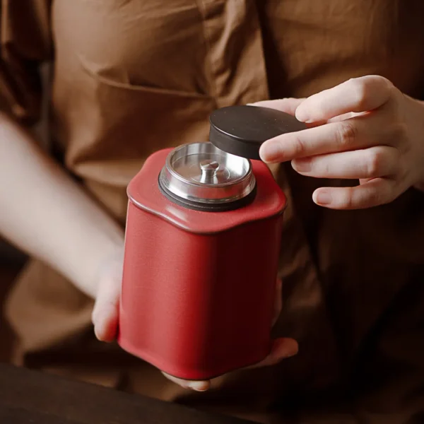 Hawthorn Red Rock Clay Begonia Tea Caddy