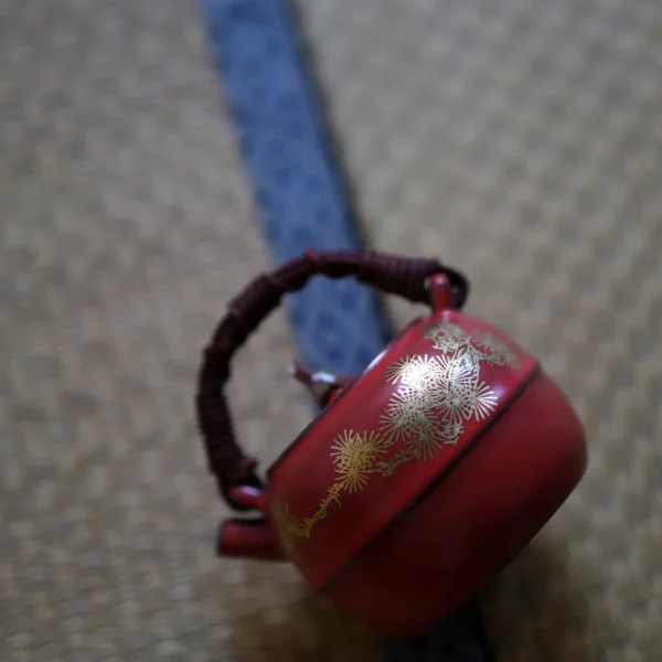 Hawthorn Red Rock Clay Golden Pine Waist-line Apple Teapot