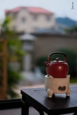 Hawthorn Red Small Round Teapot - Image 4