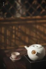 Soda Glaze White Clay Side-handle Teapot - Image 2